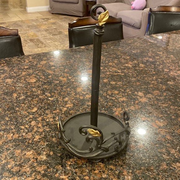 Paper towel holder - Picture 1 of 1